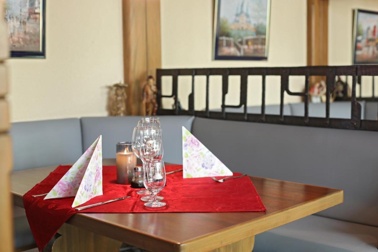 Münstertal Hotel Restaurant Adler Stube מראה חיצוני תמונה