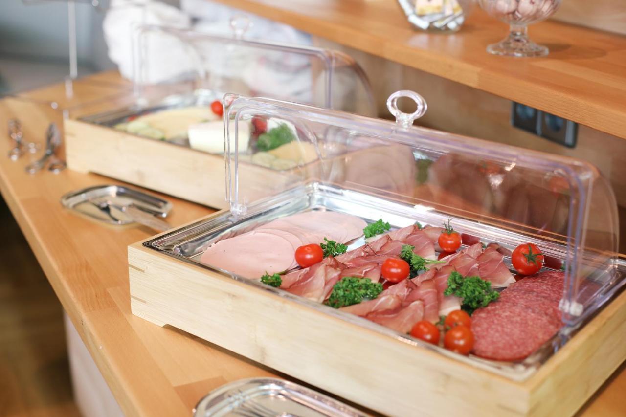 Münstertal Hotel Restaurant Adler Stube מראה חיצוני תמונה