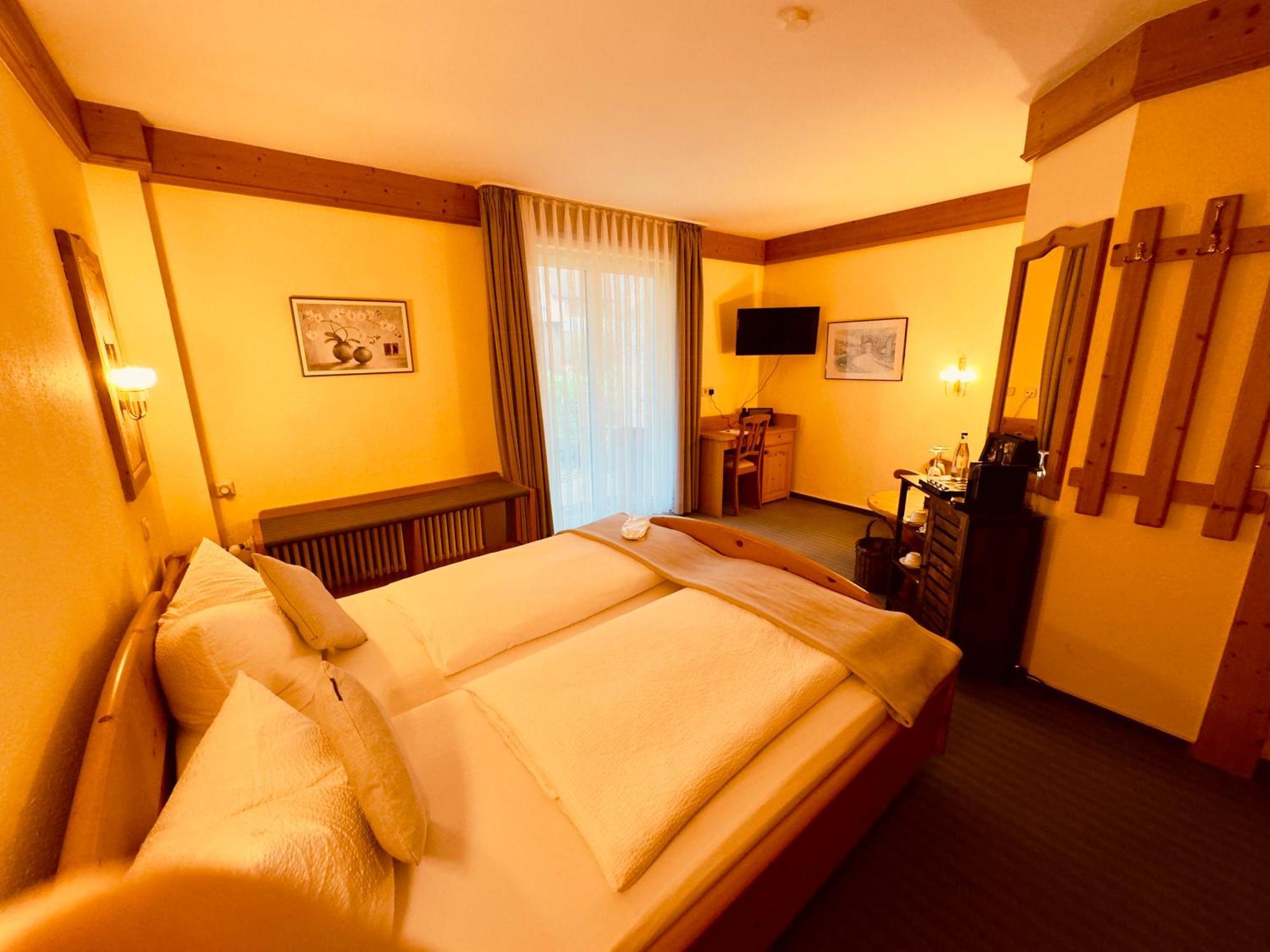 Münstertal Hotel Restaurant Adler Stube מראה חיצוני תמונה