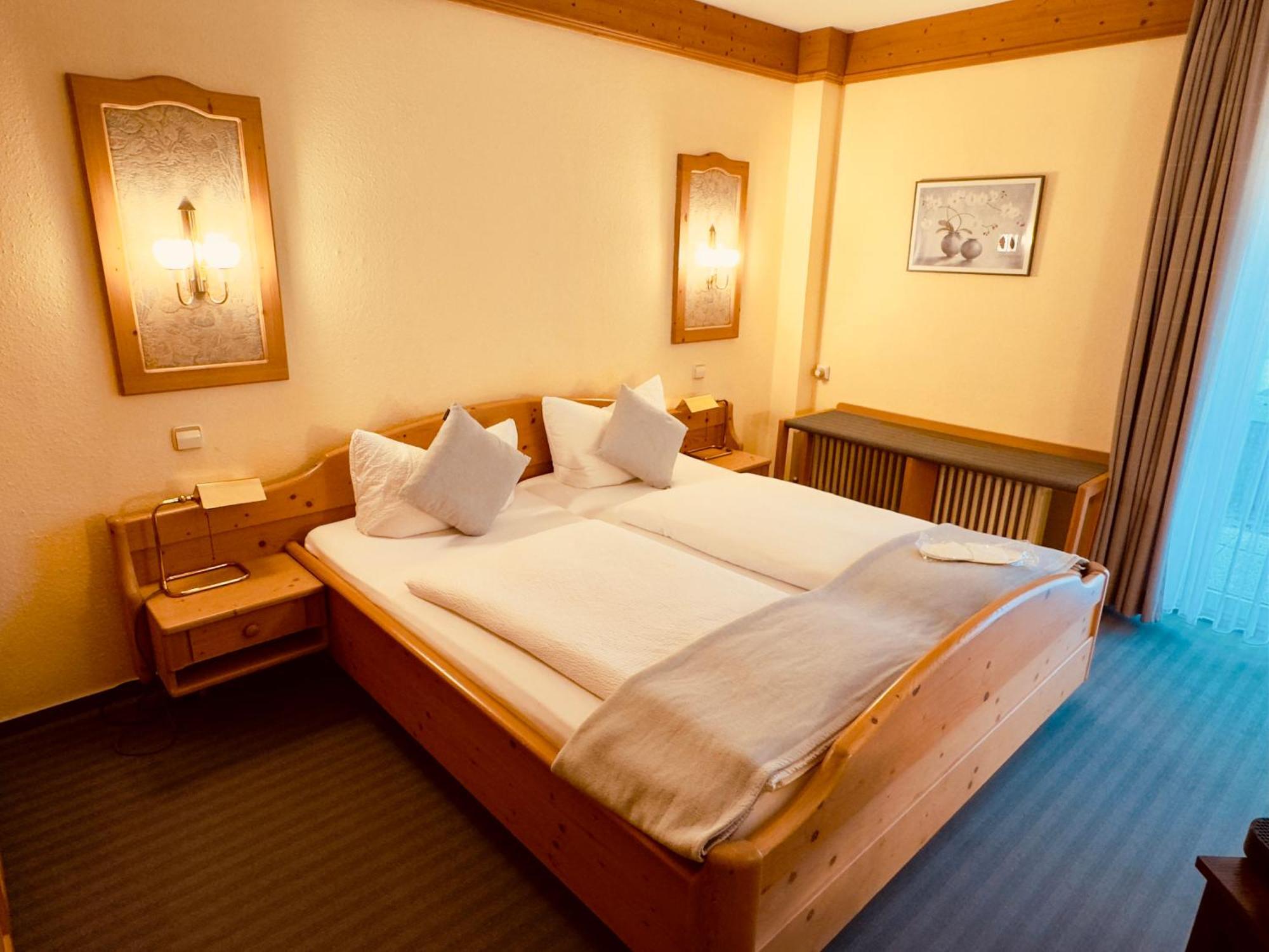 Münstertal Hotel Restaurant Adler Stube מראה חיצוני תמונה