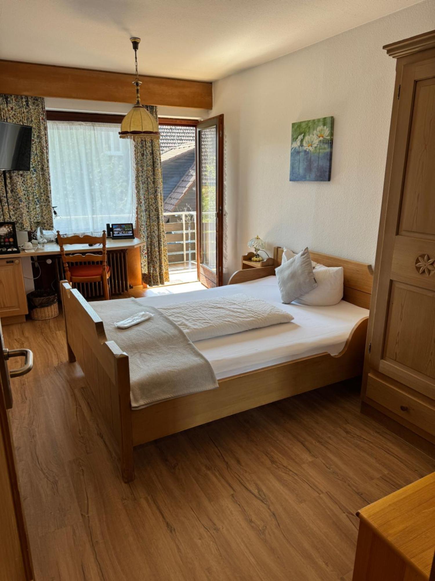 Münstertal Hotel Restaurant Adler Stube מראה חיצוני תמונה